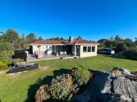 Just&oslash;ygavlen 46, h&ocirc;tel avec bain &agrave; remous &agrave; Lillesand