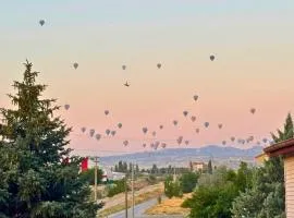 Balloons View Cozy Garden Home in Cappadocia