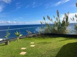 GuestReady - Cliff residence with sea views