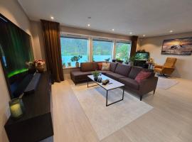 Modern Luxury Villa- Free parking, hotel mewah di Troms&oslash;