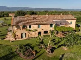 Historic Farmhouse With Loggia In Cortona