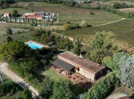 Historic Villa With Pool In The Heart Of Chianti, hotel en Monteriggioni