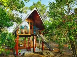 Jungle Crown Cabin