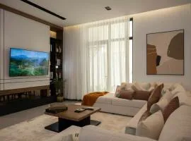 Three Bedroom Trendy apartment in Almadinah