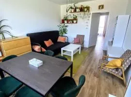 Quiet apartment in Rožnov p R Homestay