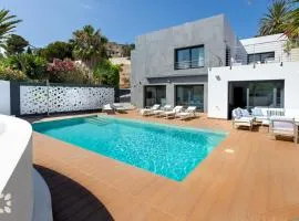 Villa Chic Romance by Abahana Villas