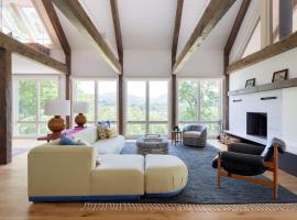 Lxry Est HeatedPool Hottb Views, hotel v destinaci Copake