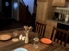 Ferienhaus Brigitte, hotel in Schönecken