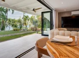 Flamingo Marina Private Beachfront Escape