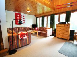 Bright Chalet with Terrace, hotel v destinaci Randogne