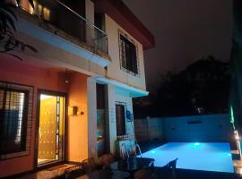 Planet C villa - 3 BHK with private swimming pool, hotel in Lonavala