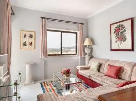 GuestReady - Vibrant flat w/ balcony