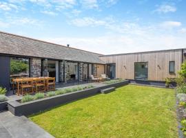 Woodside Barn Hartland, hotel in Hartland