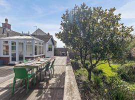 The Beach House - Porthcurno, hotel v destinaci Saint Levan