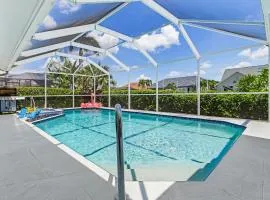 Waterfront Bliss with Heated Pool, Spa & Private Dock Adventures - The Coral Dockhouse