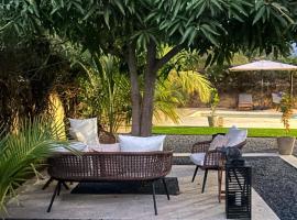 Jeros villa, acomoda&ccedil;&atilde;o com cozinha em Guilor