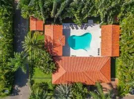 Total Privacy, Prime Location, Design