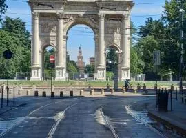 CityCentre ARENA SUITE --ALL COMFORTS -- with FREE SECURE PARKING GARAGE only for selected qualified rate - Free wi fi - nearest subway Moscova GREEN LINE -Sforza Castle & Arch & Duomo cathedral by a nice walk trough the Sempione park