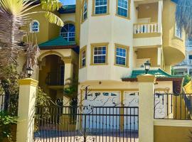 Lovely three bedroom condo with close beach access, condominio en Montego Bay