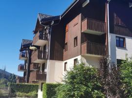 Charmant appartement de montagne avec balcon、ミジューのキッチン付きホテル