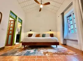 Elegant Colonial Walkable Casa