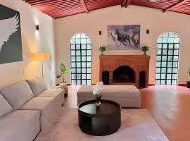 Rancho con cuatrimotos y cine