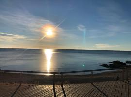 Apartament L'Ampolla BLAU a 50 m del MAR, WIFI, parking, Hotel in L'Ampolla