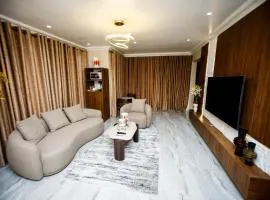 Modern Spacious 1BR Studio Apt with Smart lock, Fast Wifi & Secure parking in Oyarifa, Accra