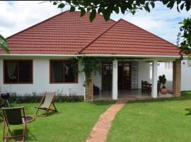 Barazani Garden House, hotel u gradu 'Moshi'