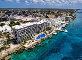 Oceanfront Luxury -4-King Suites Dive Pick Ups-Walk to Dining & Shops