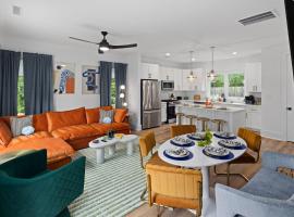 Game Night House, Projector Patio & Backyard Fun, Hotel in Raleigh