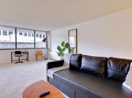 Apartment Near to Metro Station at Crystal city, acomoda&ccedil;&atilde;o em condom&iacute;nio em Arlington