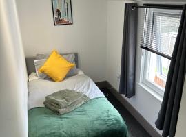 Saunders Lodge 4bedroom house sleeps up to 6, hotel in Gillingham