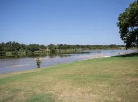 Llano River Retreat w Game Room & Kayaks