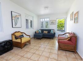 Casa Lula Beach Retreat - Fenced backyard, hotel en Arecibo