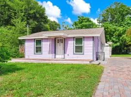 Cozy 2bd 2bth House Walk to Local Gems