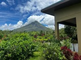 Cabaña Buganvilia Jardines & Volcán
