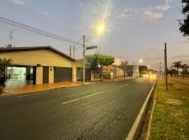 Casa Coqueiros – hotel w mieście Barretos