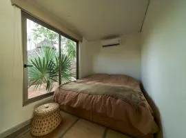 Minimalist Surf, Pool, AC, Icebath, Yoga, Saladita, 50m to Surf