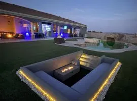 Luxury Villa with Slide Pool, Spa, Gym, Game Room, Indoor and Outdoor Movie Theater
