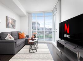 Downtown Escape Stylish Condo with City Views, hotel em Toronto