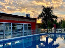 Descansa en Nueva Andalucía- Departamento con pileta y quincho en Miramar, hotel in Miramar