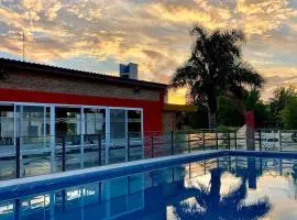 Descansa en Nueva Andalucía- Departamento con pileta y quincho en Miramar