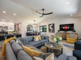 Near Beach 3BR with King Suite, Pool and BBQ