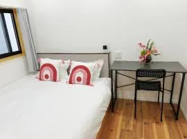Asakusa Hanahi 305 Queen Bed Room, 4 min walk to Asakusa Temple, direct subway access to Narita and Haneda Airport