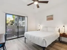 CozySuites in Glendale Westgate with pool #07