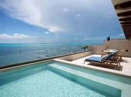 Modern Apt with Private Roof Garden & Pool
