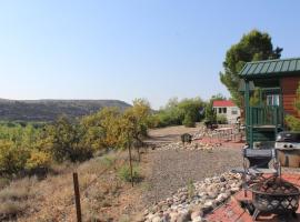 Verde Valley Canyon View Cottage 3, holiday park di Cottonwood