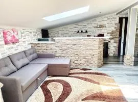 Stone City Apartment in Park Zone