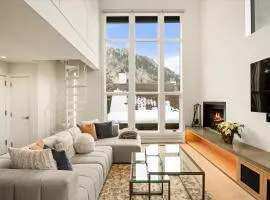 Top Floor Modern Ski-in & Out 3 BR Views